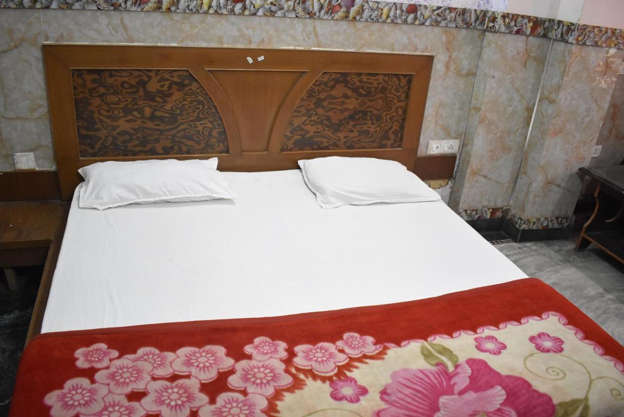 Hotel Shri Hari Palace By Wb Inn Vrindāvan Eksteriør billede