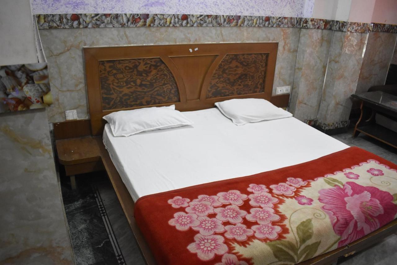 Hotel Shri Hari Palace By Wb Inn Vrindāvan Eksteriør billede