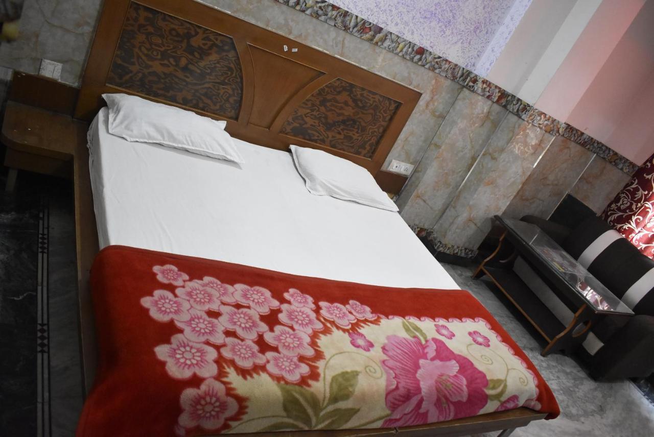 Hotel Shri Hari Palace By Wb Inn Vrindāvan Eksteriør billede